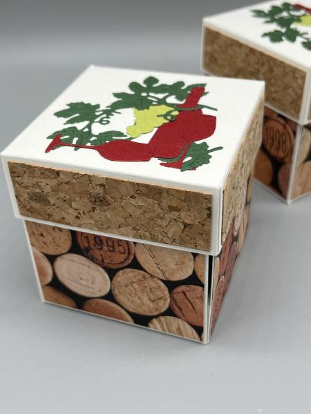 Exlposionsbox Weinhof Geschenk Gutschein Kork Schachtel geschlossen